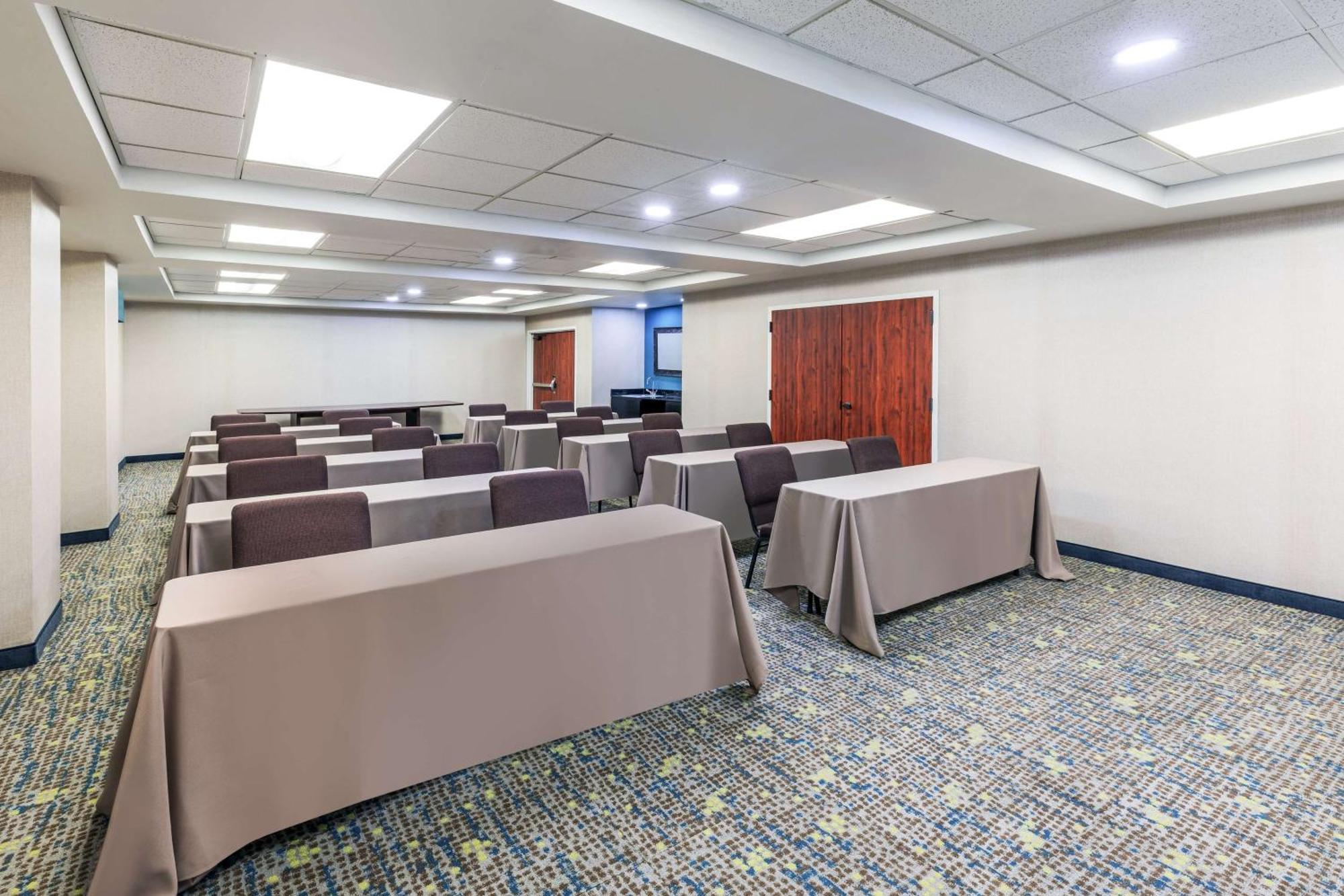Hampton Inn & Suites Tulsa-Woodland Hills Экстерьер фото